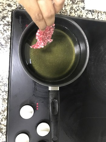 Oil in a pan with sabudana papad