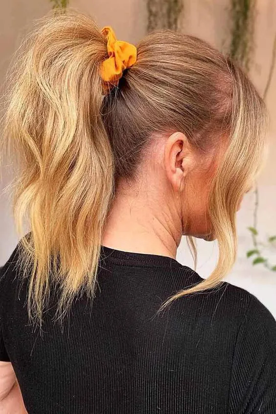 Model with high pony tail hairstyle