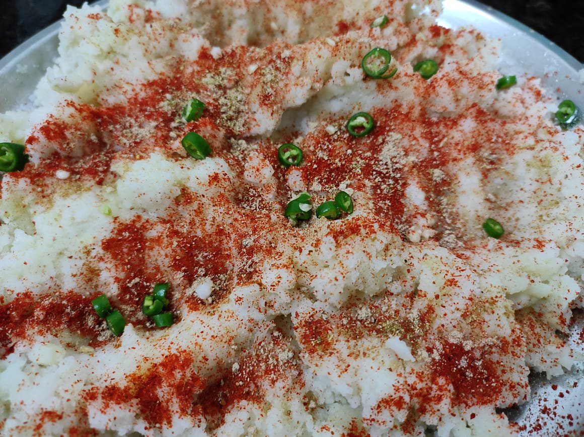 Chilli powder, green chillies, dry mango powder, and salt mixed in mashed potatoes