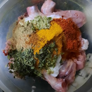 marinating chicken with all spices and curd